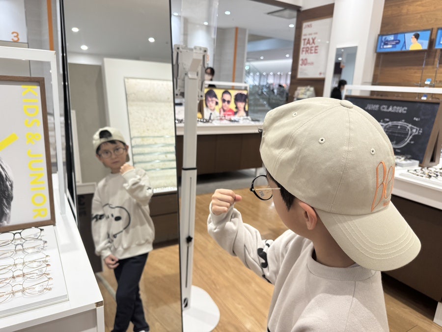 Color-changing lenses