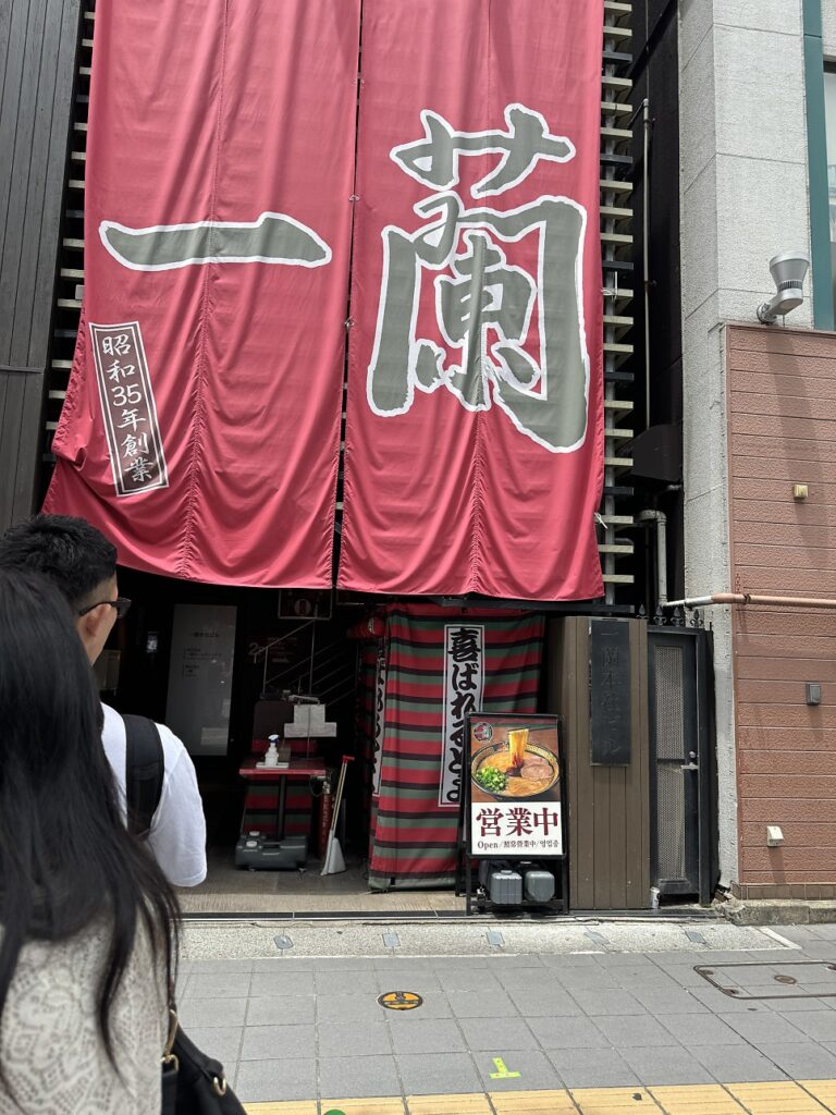 Line at the main store, photo 2