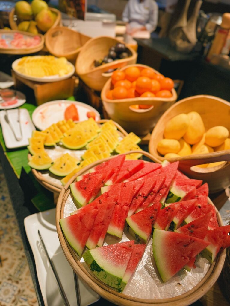 두짓타니 막탄 조식과 석식 뷔페 레스토랑