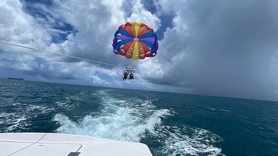 Yans parasailing with me