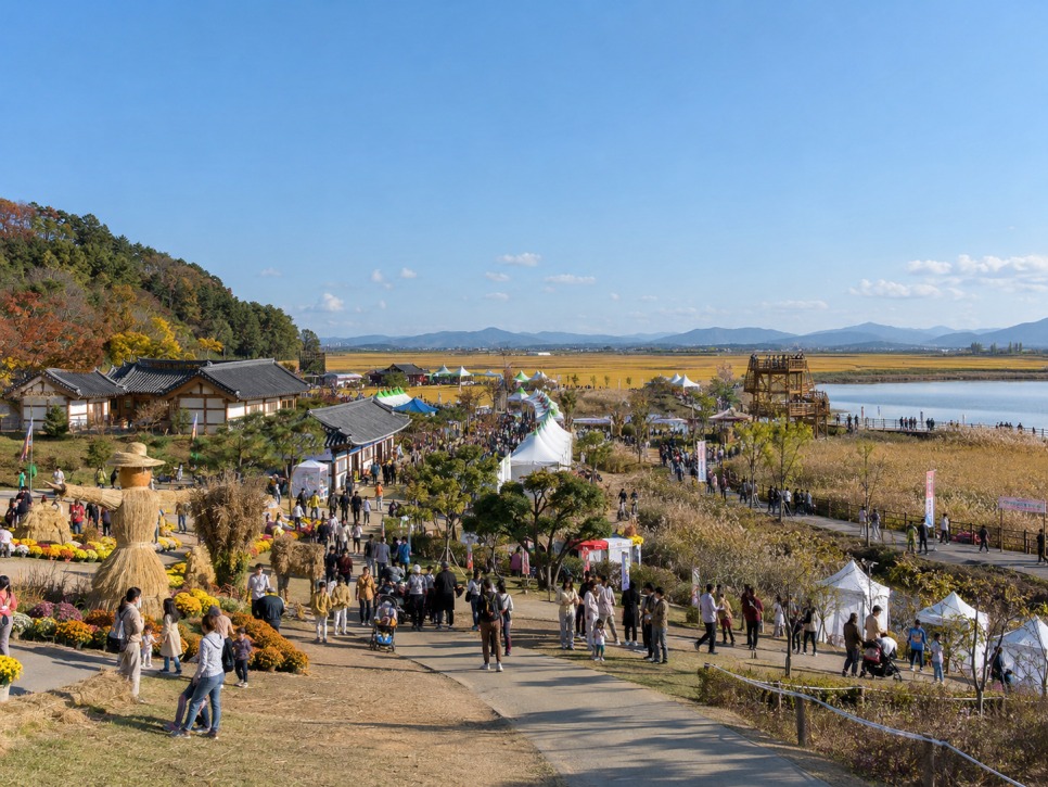 Byeokgolje reservoir embankment festival grounds