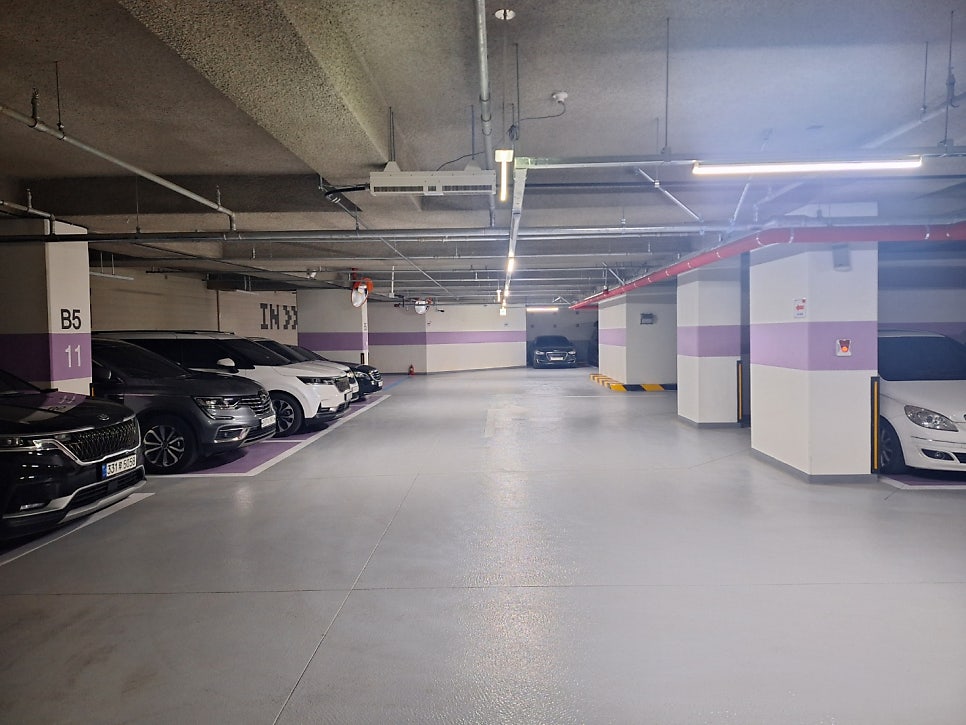 Indoor valet facility, photo 2