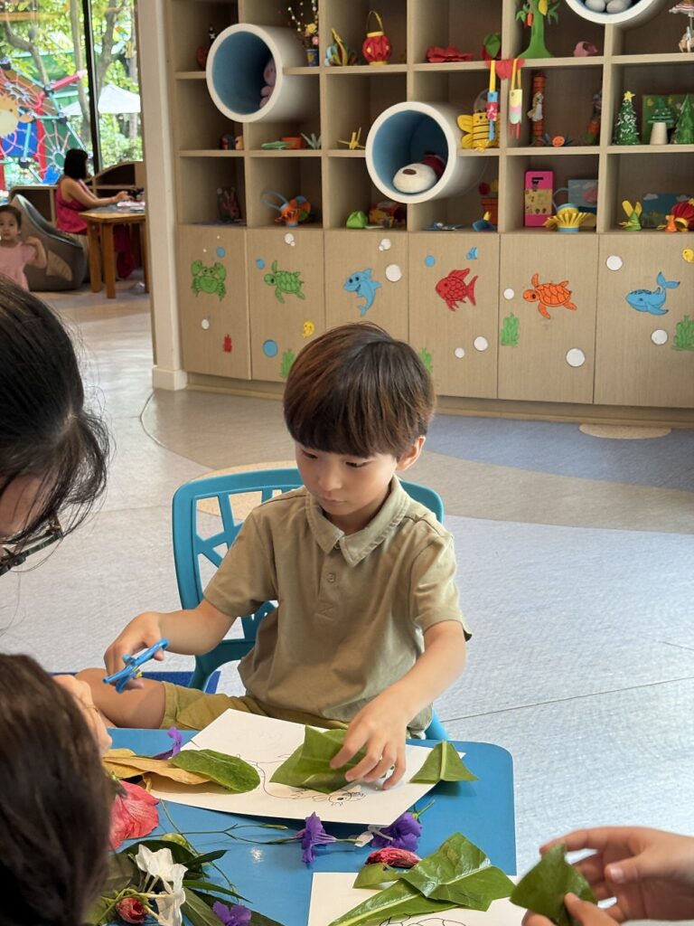 인터컨티넨탈 푸꾸옥 일요일 수업, 보물찾기와 나뭇잎 아트