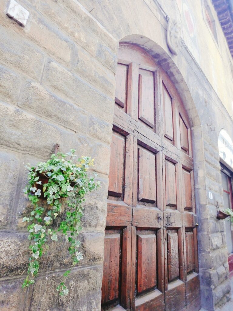 Old buildings facing each other, photo 2