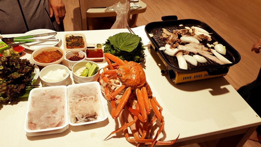 Steamed snow crabs
