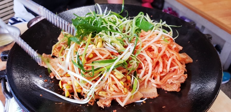 Green onions and bean sprouts