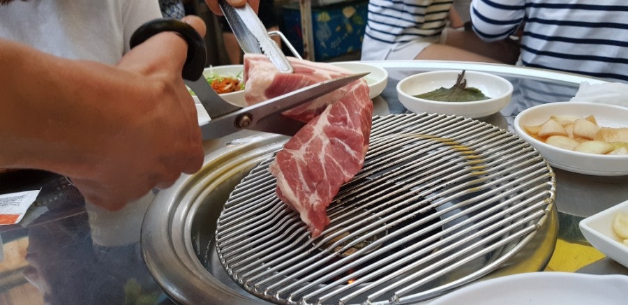 Cutting the meat, photo 2