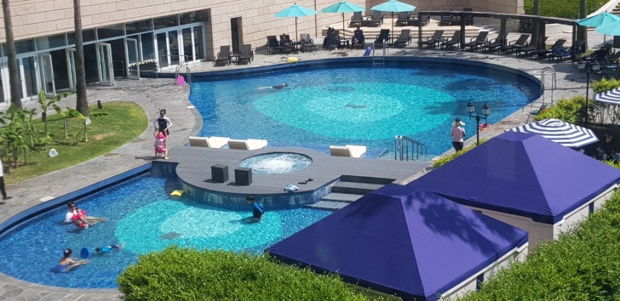 Kensington Hotel Jeju rooftop pool, the outdoor pool below
