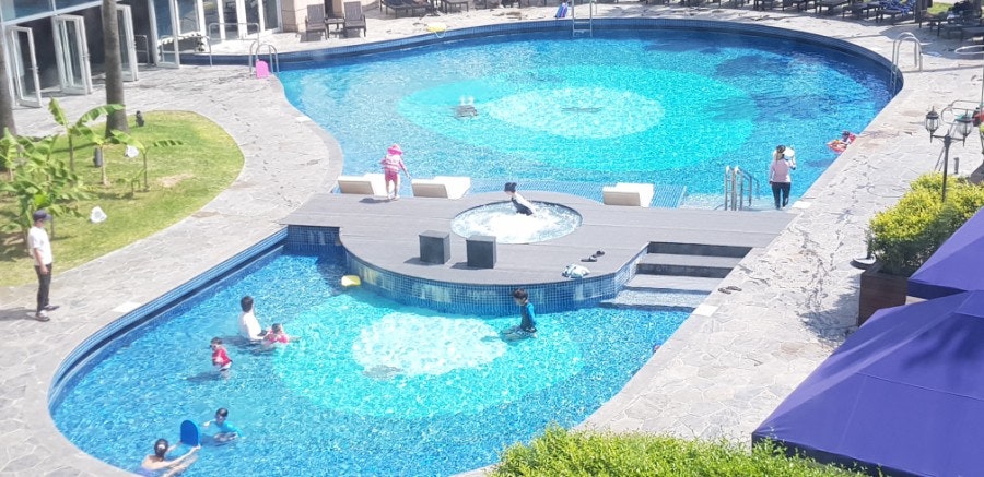 Kensington Hotel Jeju rooftop pool, family pool area, photo 2