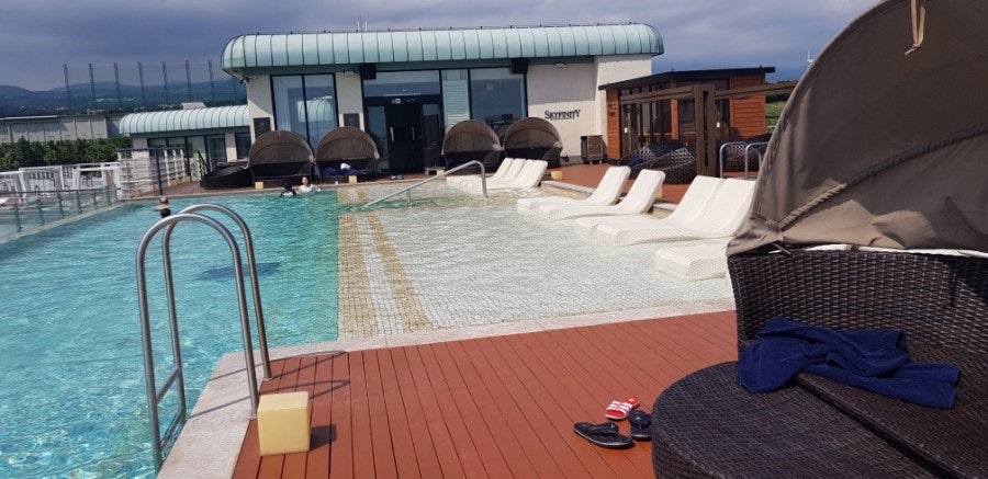 Rooftop loungers, photo 2