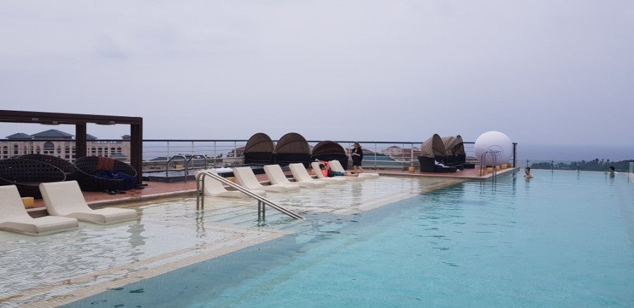 Rooftop lounge area, photo 8