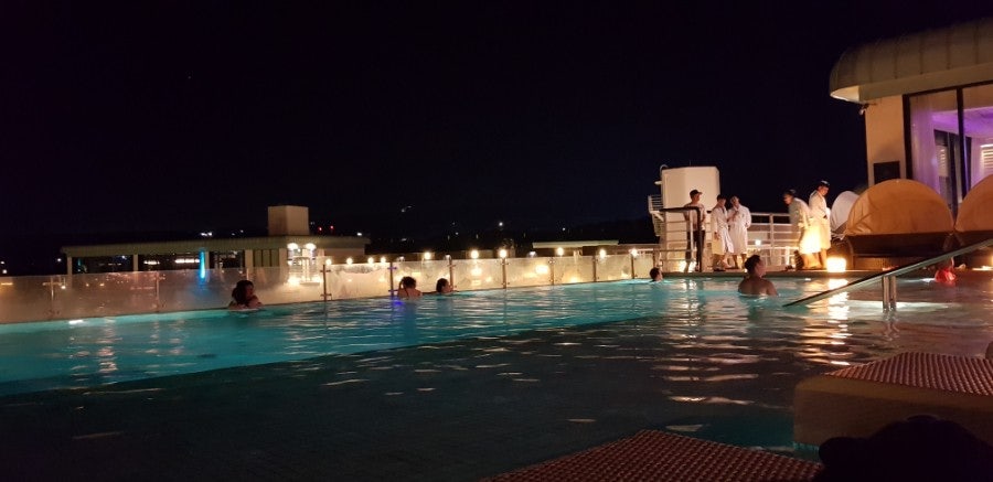 Night lights at the rooftop pool, photo 2