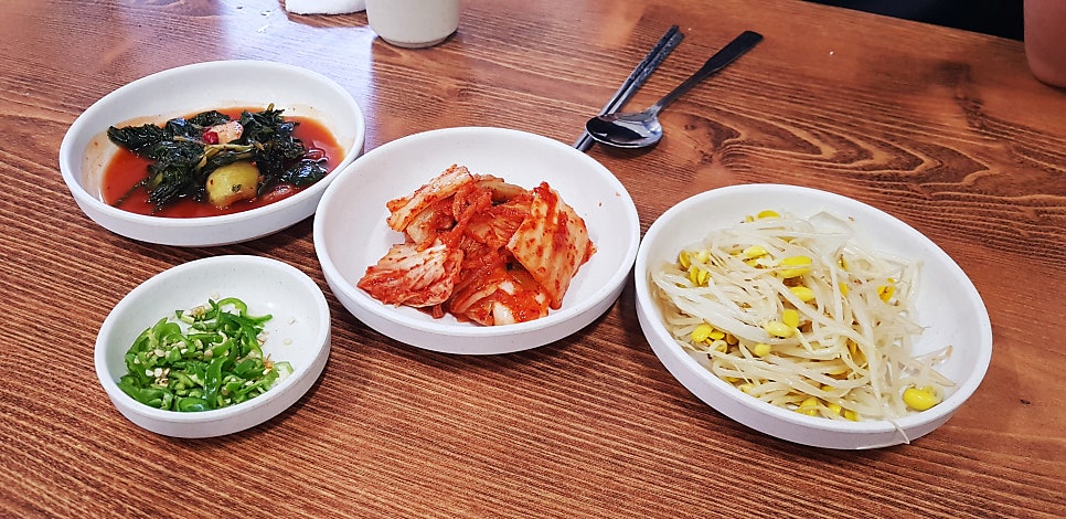 Bomal kalguksu menu