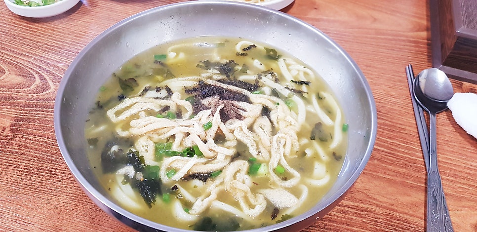 Bomal kalguksu served
