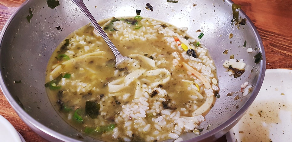 Mixing rice into the broth