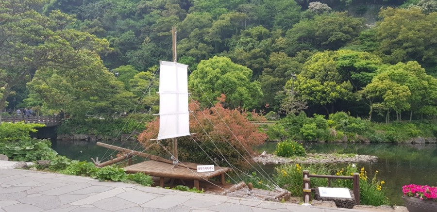 Cheonjiyeon Waterfall entrance