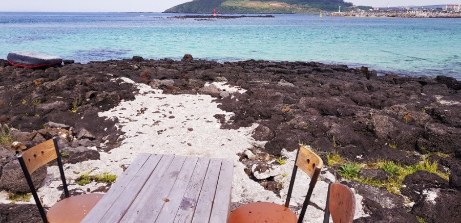 Beachside table, photo 2
