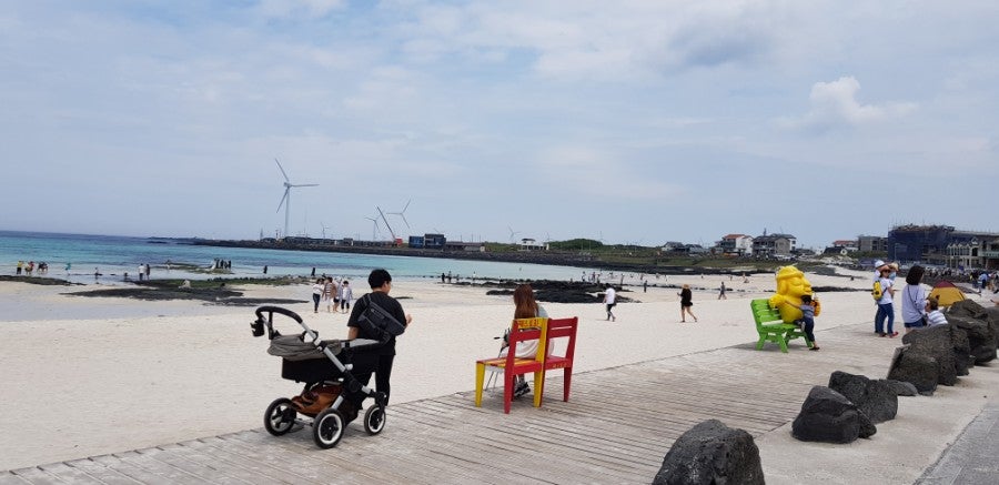 Crowded beach, photo 2