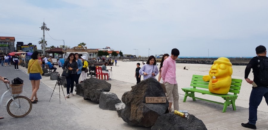 Crowded beach, photo 3