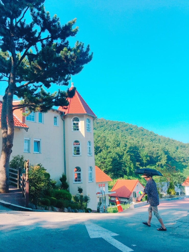 Orange-roofed houses, photo 78