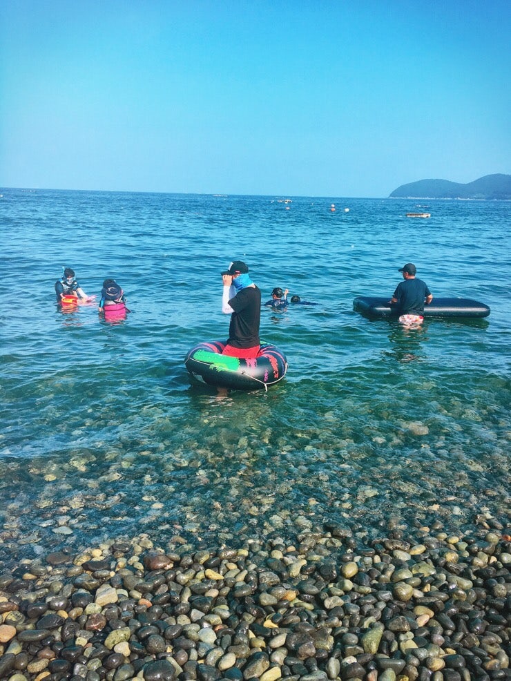 Mongdol Beach shoreline, photo 1