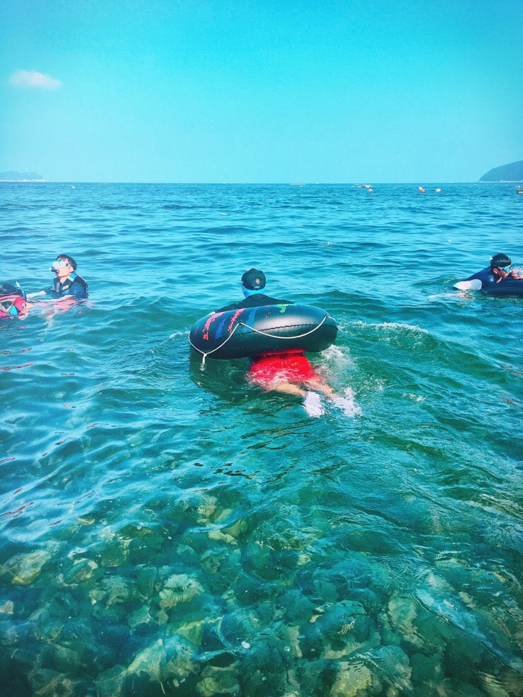 Seeing the bottom through clear water, photo 4