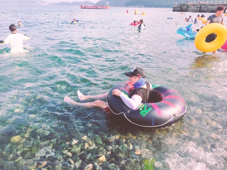 Dipping legs in the water, photo 13