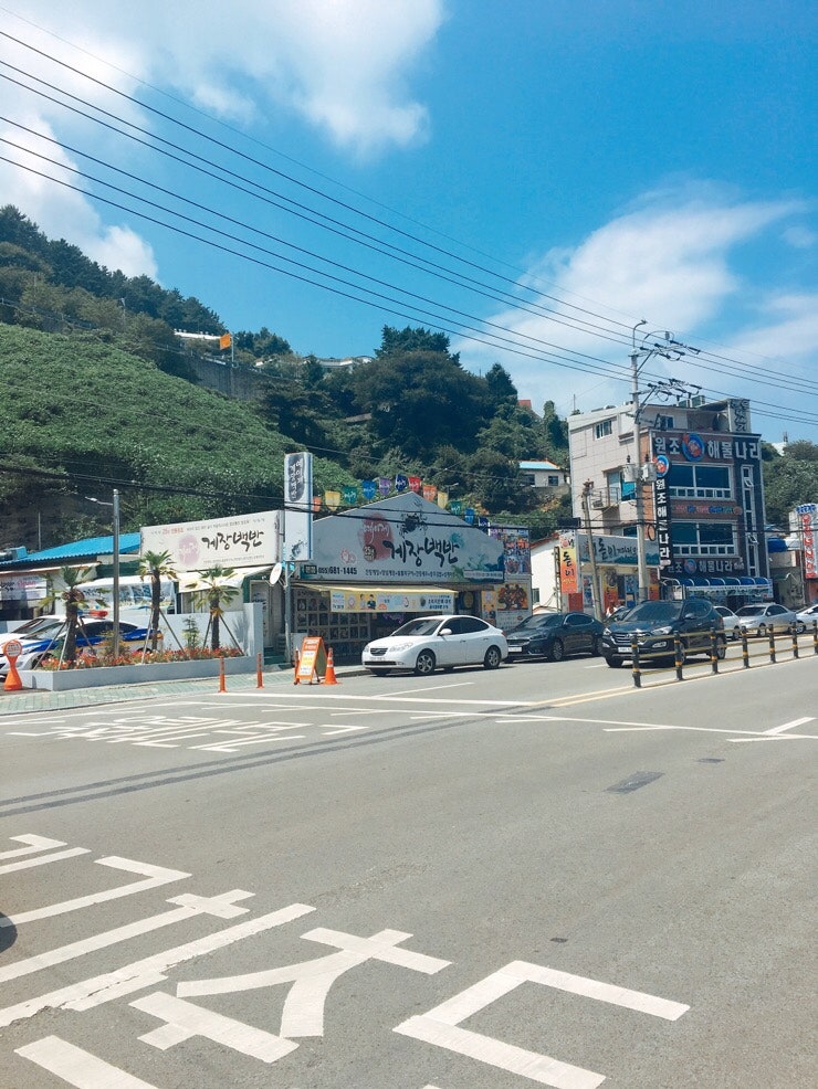 Geoje ganjang gejang: Street near Jangseungpo passenger terminal