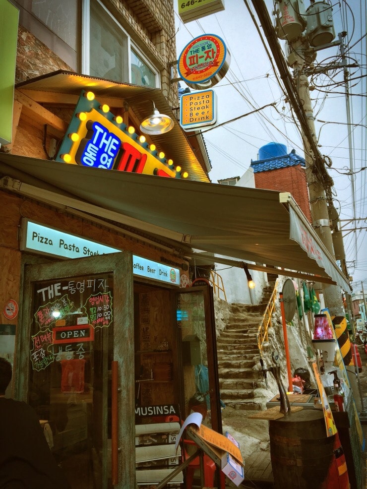 Street toward Dongpirang