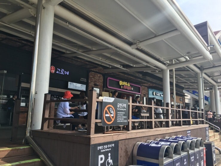 Shops at Haengdamdo Rest Stop