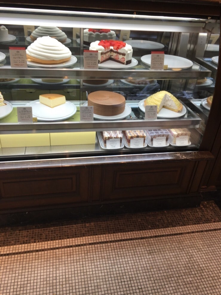 Harbs cake display
