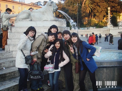 Group photo at the Lion Fountain