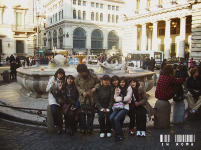 Around the fountain, photo 2