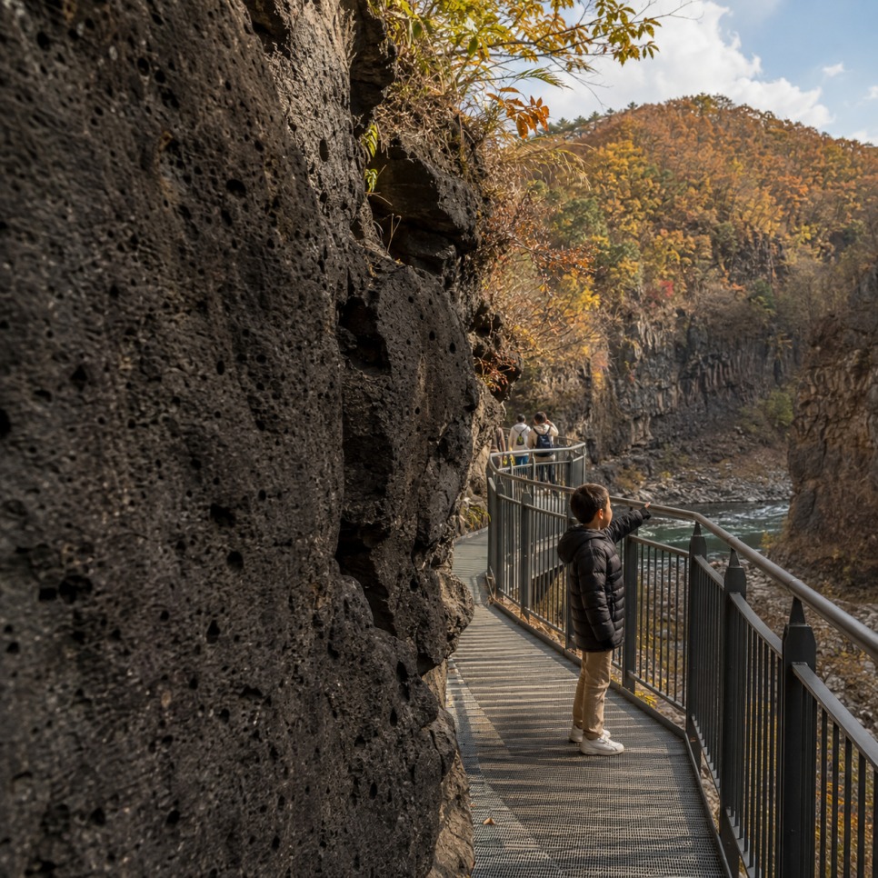 Ticket office for the Hantangang River Columnar Joint Trail