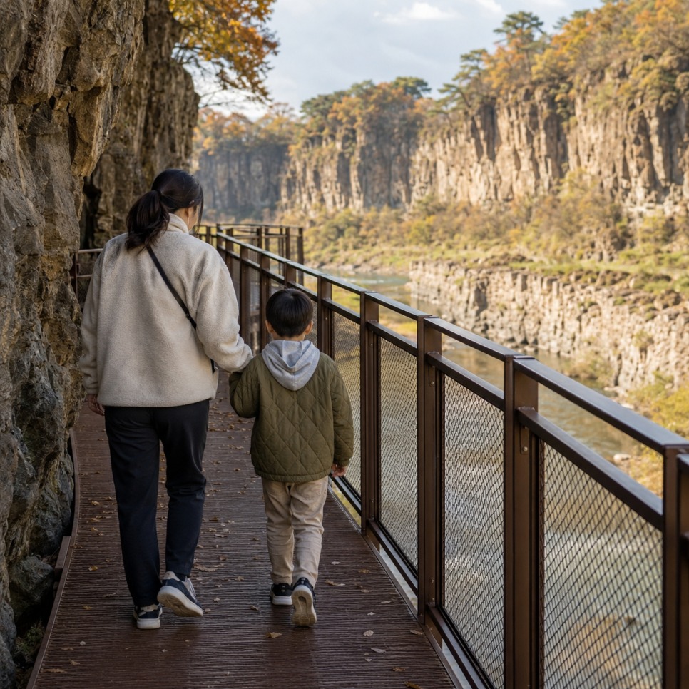 Safety railings on the cliff walkway